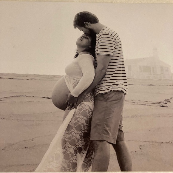 Lace maternity long sleeve open split gown - Picture 7 of 10